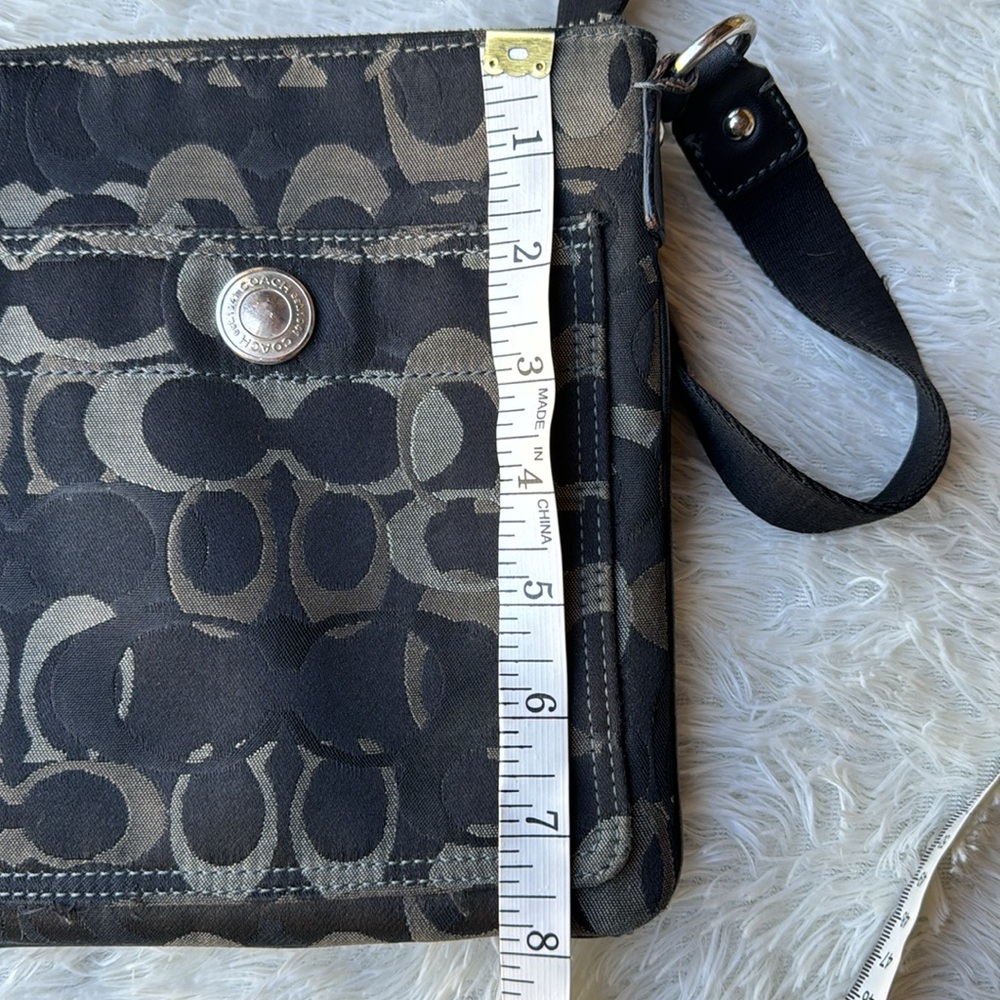COACH crossbody - Picture 6 of 7